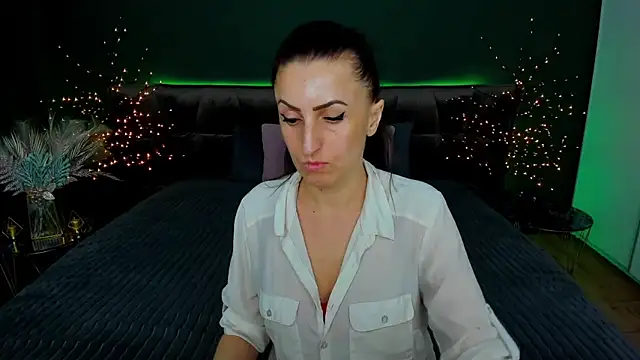 Snapshot of Rebecca_Diamond chatting on 9, 3, 2025 Rebecca Diamond online show from 9, 3, 2025