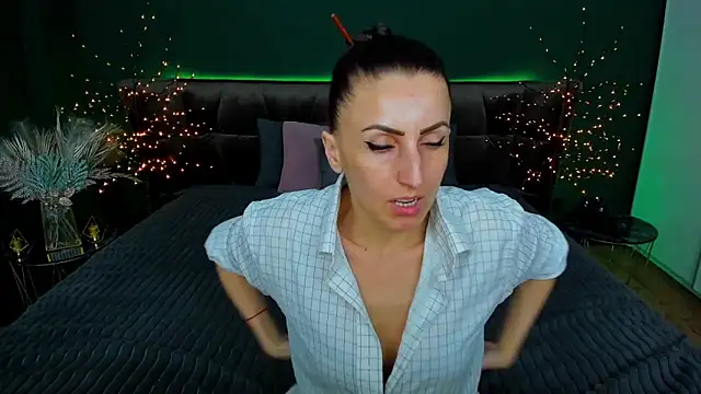 Snapshot of Rebecca_Diamond chatting on 10, 3, 2025 Rebecca Diamond online show from 10, 3, 2025