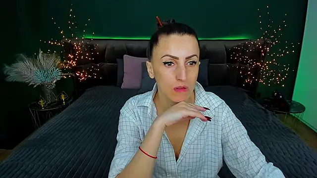 Snapshot of Rebecca_Diamond chatting on 12, 3, 2025 Rebecca Diamond online show from 12, 3, 2025