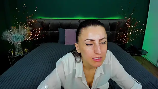 Snapshot of Rebecca_Diamond chatting on 14, 3, 2025 Rebecca Diamond online show from 14, 3, 2025