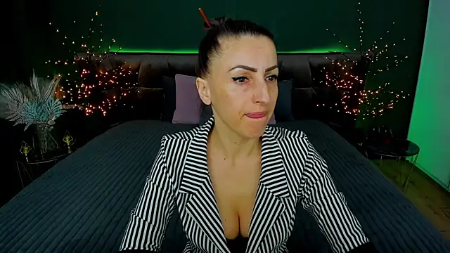 Snapshot of Rebecca_Diamond chatting on 18, 3, 2025 Rebecca Diamond online show from 18, 3, 2025