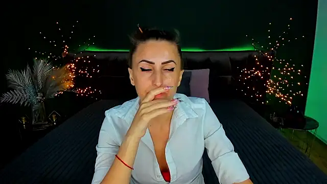 Snapshot of Rebecca_Diamond chatting on 15, 9, 2025 Rebecca Diamond online show from 15, 9, 2025