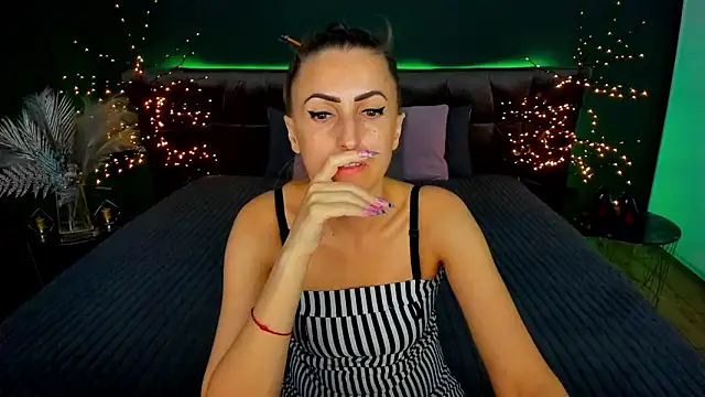 Snapshot of Rebecca_Diamond chatting on 16, 9, 2025 Rebecca Diamond online show from 16, 9, 2025