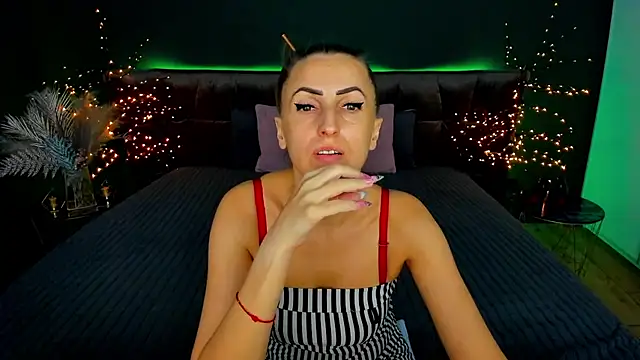 Snapshot of Rebecca_Diamond chatting on 18, 9, 2025 Rebecca Diamond online show from 18, 9, 2025