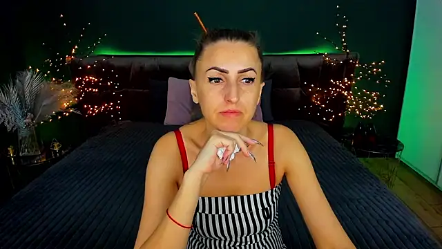 Snapshot of Rebecca_Diamond chatting on 25, 9, 2025 Rebecca Diamond online show from 25, 9, 2025