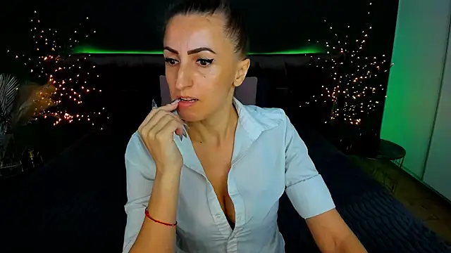 Snapshot of Rebecca_Diamond chatting on 29, 9, 2025 Rebecca Diamond online show from 29, 9, 2025