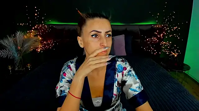 Snapshot of Rebecca_Diamond chatting on 1, 10, 2025 Rebecca Diamond online show from 1, 10, 2025