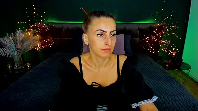 Snapshot of Rebecca_Diamond chatting on 2, 10, 2025 Rebecca Diamond online show from 2, 10, 2025