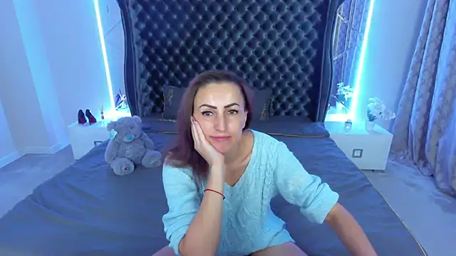 Snapshot of Rebecca_Diamond chatting on 2, 11, 2025 Rebecca Diamond online show from 2, 11, 2025