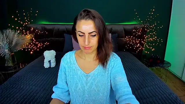 Snapshot of Rebecca_Diamond chatting on 12, 11, 2025 Rebecca Diamond online show from 12, 11, 2025