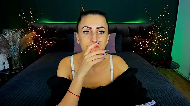 Snapshot of Rebecca_Diamond chatting on 13, 11, 2025 Rebecca Diamond online show from 13, 11, 2025