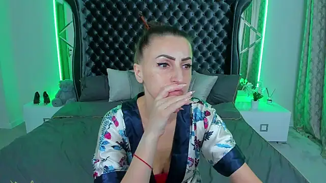 Snapshot of Rebecca_Diamond chatting on 23, 11, 2025 Rebecca Diamond online show from 23, 11, 2025