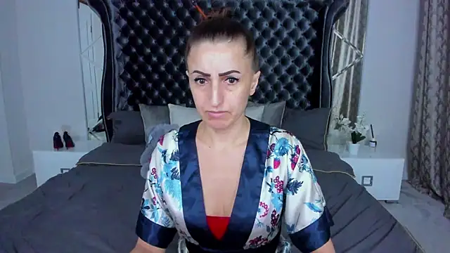 Snapshot of Rebecca_Diamond chatting on 30, 11, 2025 Rebecca Diamond online show from 30, 11, 2025