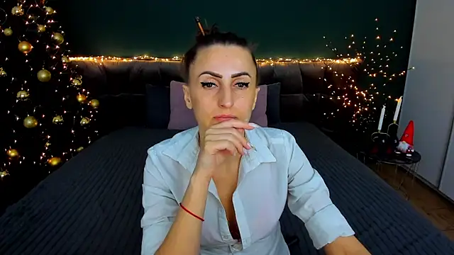 Snapshot of Rebecca_Diamond chatting on 16, 12, 2025 Rebecca Diamond online show from 16, 12, 2025