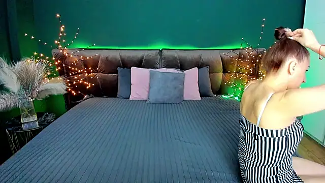 Rebecca Diamond online show from 17, 3, 2026