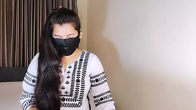 YourLovelyQueen online show from 12, 3, 2025