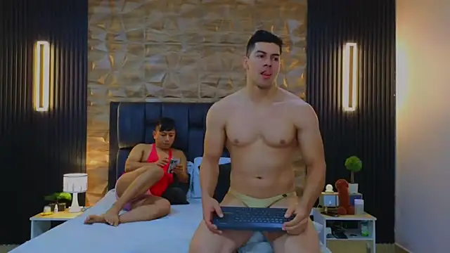 FelipeAndMarcello3 online show from 5, 3, 2025