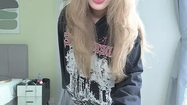 Snapshot of TammiLou chatting on 28, 11, 2025 TammiLou online show from 28, 11, 2025