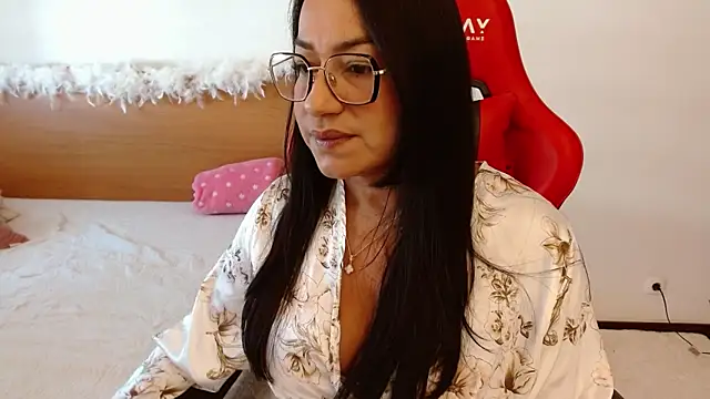 lucy luu  online show from 23, 9, 2025