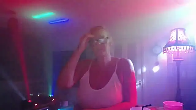 COUPLE4VOYEUR01 online show from 31, 1, 2026