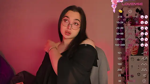 Snapshot of YsabellViveris chatting on 4, 1, 2025 YsabellViveris online show from 4, 1, 2025