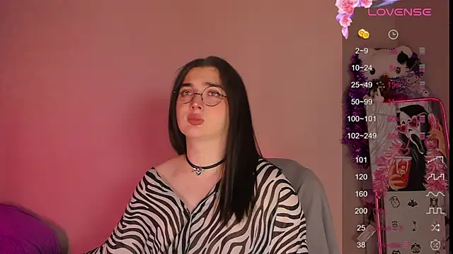 Snapshot of YsabellViveris chatting on 8, 1, 2025 YsabellViveris online show from 8, 1, 2025