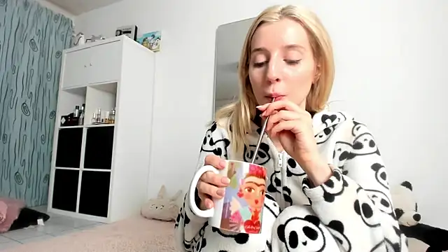 KenzieDawton online show from 8, 10, 2025