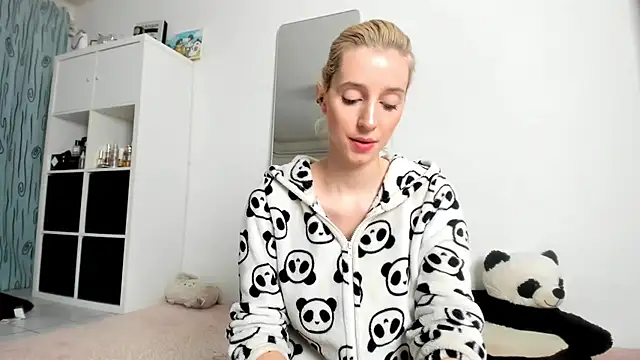 KenzieDawton online show from 18, 10, 2025