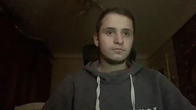 Snapshot of sweaticeboy chatting on 2, 11, 2025 sweaticeboy online show from 2, 11, 2025