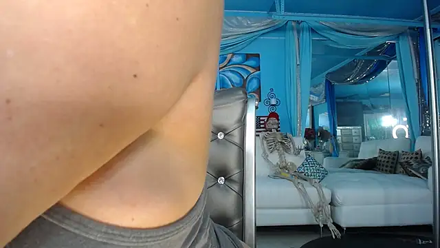 ADRIANNA FOX online show from 27, 3, 2026