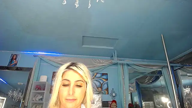 ADRIANNA FOX online show from 19, 4, 2026