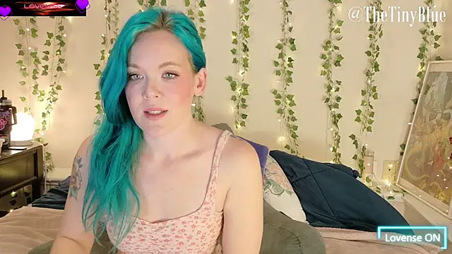 Snapshot of thetinyblue chatting on 18, 11, 2025 thetinyblue online show from 18, 11, 2025