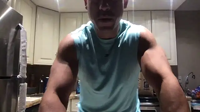 Snapshot of BigGuyMuscle chatting on 11, 6, 2026 BigGuyMuscle online show from 11, 6, 2026