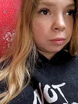 Zuli Kiska online show from 12, 11, 2025