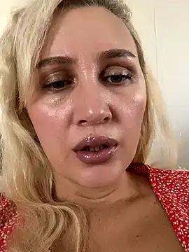 YourBlondee online show from 25, 9, 2025