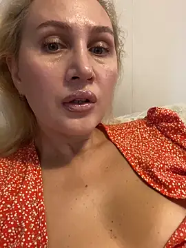 YourBlondee online show from 3, 10, 2025