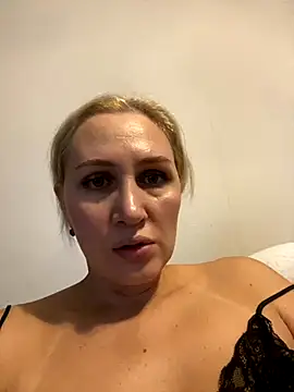 YourBlondee online show from 1, 11, 2025