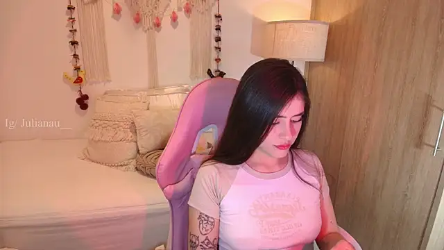 Snapshot of iriswest_ chatting on 4, 2, 2026 iriswest online show from 4, 2, 2026