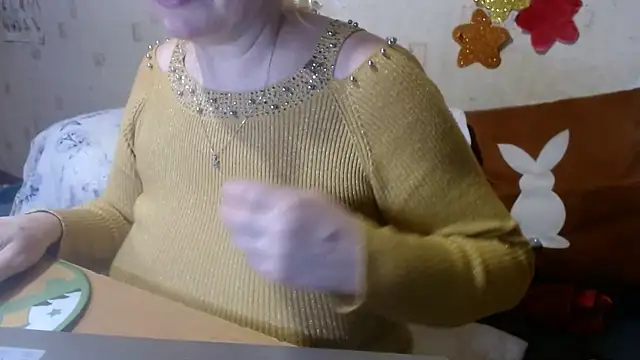 Snapshot of QueenLana chatting on 3, 2, 2025 QueenLana online show from 3, 2, 2025
