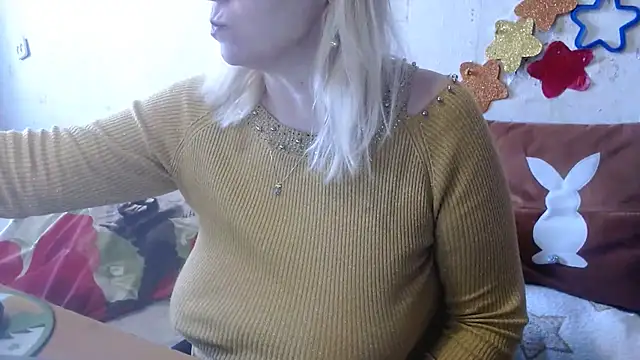 Snapshot of QueenLana chatting on 24, 2, 2025 QueenLana online show from 24, 2, 2025