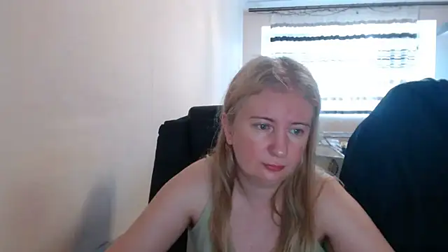 Snapshot of PeterAndJen chatting on 24, 6, 2026 PeterAndJen online show from 24, 6, 2026