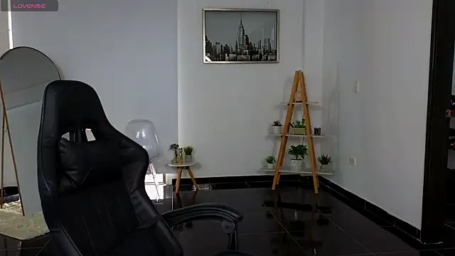 bella  adams online show from 15, 9, 2025