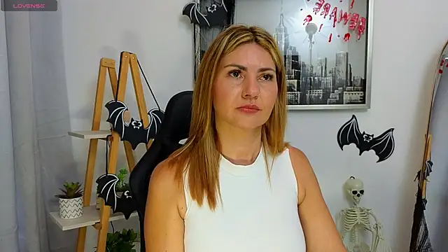 bella  adams online show from 22, 10, 2025