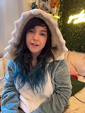 JennKenobi online show from 19, 6, 2026