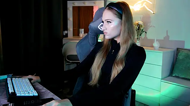 Snapshot of MrsTenderBeast chatting on 22, 2, 2025 MrsTenderBeast online show from 22, 2, 2025