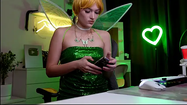 Snapshot of MrsTenderBeast chatting on 21, 9, 2025 MrsTenderBeast online show from 21, 9, 2025