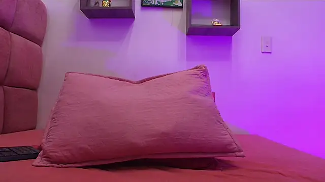 lorrayne  online show from 11, 2, 2025