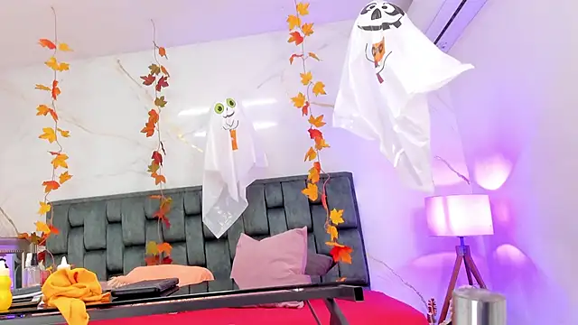 Snapshot of IsiisLovei chatting on 30, 10, 2025 IsiisLovei online show from 30, 10, 2025