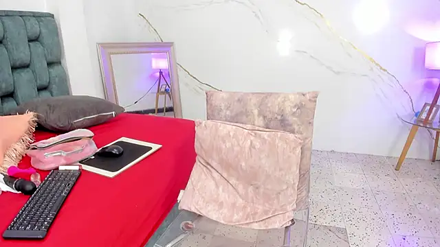 Snapshot of IsiisLovei chatting on 15, 11, 2025 IsiisLovei online show from 15, 11, 2025