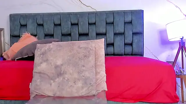 Snapshot of IsiisLovei chatting on 19, 11, 2025 IsiisLovei online show from 19, 11, 2025